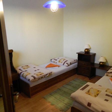 Hotel Slnecny Dvor Michalovce Kamer foto