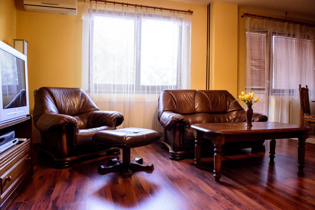 Hotel Slnecny Dvor Michalovce Kamer foto