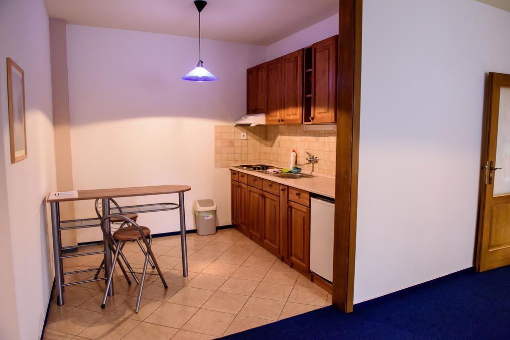 Hotel Slnecny Dvor Michalovce Kamer foto