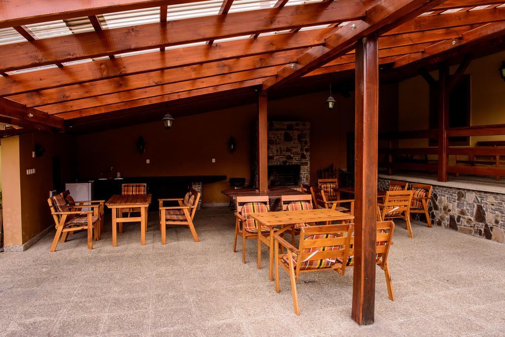 Hotel Slnecny Dvor Michalovce Buitenkant foto