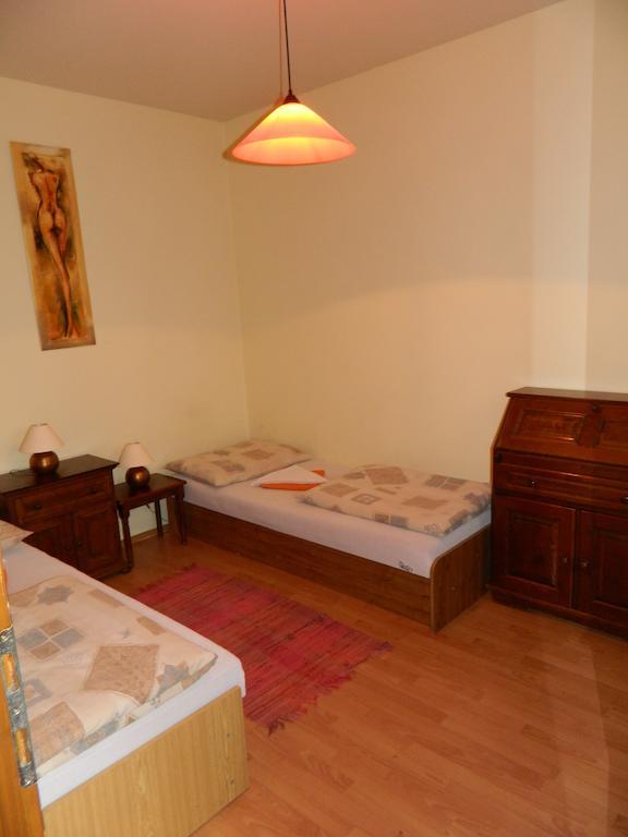 Hotel Slnecny Dvor Michalovce Kamer foto